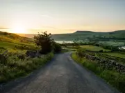 Engineer Explains Why Narrow UK Country Lanes Have 60mph Speed Limit