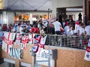 England Fans in US Chant Against Nigel Farage After Starmer's Resignation
