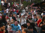England Fans React to Mr Brightside During World Cup Hydration Break