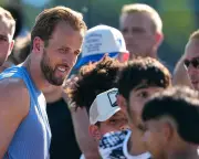 England Receive Rapturous Welcome at Kansas City World Cup Base