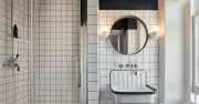 Expert Warns Taking Phone into Bathroom Creates Bacteria and Mould