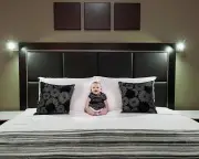 Families Book Hotels with AC to Escape UK Heatwave