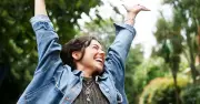 Five-Minute Hourly Walk Boosts Mood, Reduces Fatigue, Study Finds