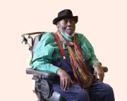Frank Bowling at 92: On Whisky, Fame, and Painting Bigger
