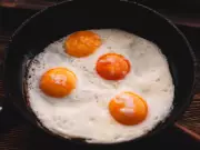 Fried Eggs Get Crispier with Feta Cheese: Simple Breakfast Hack