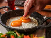 Fried Eggs with Crispy Edges and Tender Centre: Add This Ingredient
