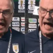 Furious Marcelo Bielsa yells at reporter after Uruguay World Cup exit