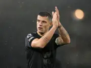 Granit Xhaka will stay at Sunderland despite Chelsea bid, says Stefan Schwarz