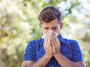 Hay Fever Sufferers in Scotland Warned of Food Allergy Risk This Summer