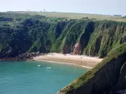Hidden Gem Beach Near Tenby: Shrinkle Haven Stuns Visitors