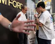 Hong Kong Artist Stopped by Police Over Tiananmen Tribute