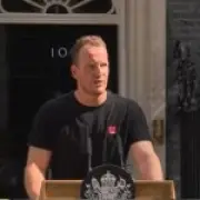 'Hot Podium Guy' Returns for Starmer's Expected Resignation Speech