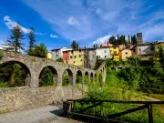Italy's 'Scottish Town' Barga Hosts Fish and Chips Festival, Home to Paolo Nutini