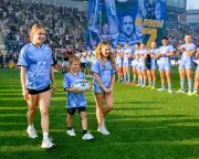 Leeds Rhinos rout Hull KR in emotional Rob Burrow tribute match