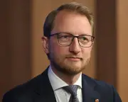 Liberal Frontbencher Calls Hanson's 'Monoculture' Vision 'Deeply Weird'