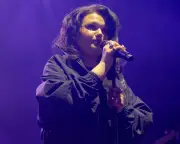 Lola Young's Buoyant Return at Manchester Show Shows Gen Z Icon Status