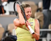 Maja Chwalinska Stuns Shnaider to Reach Historic French Open Final