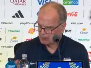 Marcelo Bielsa Fumes at World Cup Press Conference Over Viral Photo