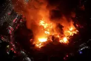 Massive Fire Engulfs Hundreds of Homes in Central Jakarta, Displacing 300 Families