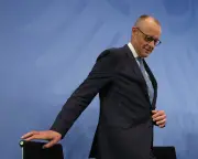 Merz Backs Plan to Raise German Retirement Age to 70 by 2090s