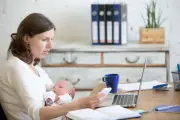 Momfluencers Are Co-Parenting with AI: Is It Better Than a Man?