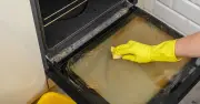 Mum Uses Shaving Cream to Remove Stubborn Oven Grease