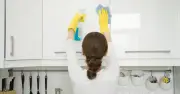 Natural 2-Ingredient Solution Cleans Kitchen Cabinets Without Scrubbing