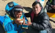 Nepali Sherpa Guide Rescued After Six Days Stranded on Everest Without Food or Oxygen