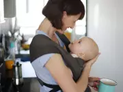 New Parents Urged to Get Better Safety Advice on Baby Slings