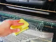 Oven Grease Vanishes Overnight with Baking Soda Hack – No Scrubbing