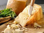 Parmesan vs Pecorino: Key Differences and Best Uses in Cooking