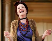 Penelope Keith Dies at 86: A Class Comic Act On and Off Stage