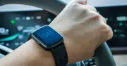 RAC Warns Drivers: £200 Fine for Checking Smartwatch While Driving