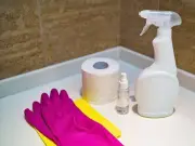 Remove Shower Mould with White Vinegar: Natural Kitchen Remedy