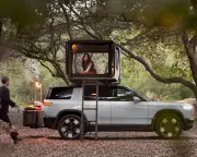 Rivian CEO Warns Carmakers Risk Falling Behind by Avoiding EV Investments