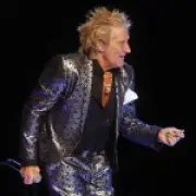 Rod Stewart, 81, uses oxygen tank onstage after nearly fainting at concert