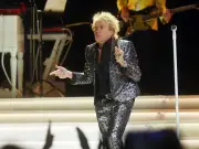 Rod Stewart Tells Worried Fans 'I'm Absolutely Fine' After Using Oxygen on Stage