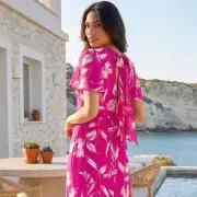 Roman Shopper Wears Elegant Midi Dress to Daughter's Wedding, Feels Amazing