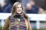Rosamund Pike Keeps Cool After Phone Alarm Interrupts Performance