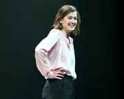 Rosamund Pike Stays Cool After Phone Alarm Disrupts Performance