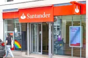 Santander Targets £433M Cost Cuts via AI Strategy by 2028