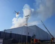 Shelter-in-Place Ordered in LA as Massive Warehouse Fire Engulfs Roof