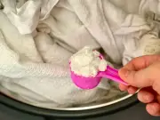 Soda Crystals from Home Bargains Whiten Dull Bed Sheets Naturally