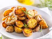 Sprinkle Semolina on Roast Potatoes for Crispier Skin Every Time