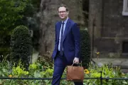 Starmer backs Jones after leaked Mandelson message reveals apology