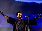 The Weeknd Opens UK Tour with Record-Breaking 40-Foot Statue