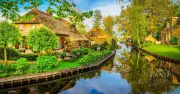 Tiny Dutch Village of 2,800 Rivals Venice With Stunning Canals