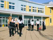 UK Government Issues Schools Advice on Closing in 38C Heatwave
