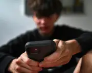 UK Parents React to Under-16s Social Media Ban: Relief and Skepticism