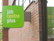 UK Unemployment Drops to 4.9% as Vacancies Continue to Decline